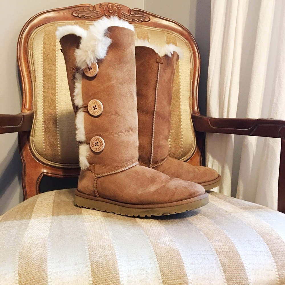 Bailey Button Triplet Uggs Size 9
